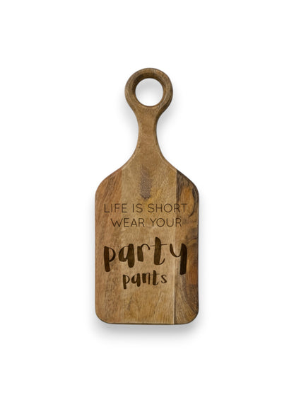 Mangohouten borrelplank klein – gegraveerd - gepersonaliseerd cadeau met rond handvat