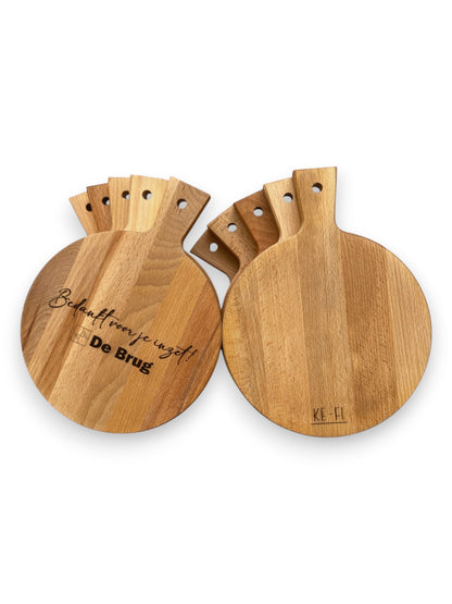 Beukenhouten ronde borrelplank - met gravering - gepersonaliseerd cadeau met eigen tekening 