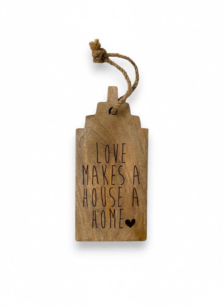 Mangohouten huisje trapgevel – met gravering - uniek gepersonaliseerd cadeau en houten decoratie